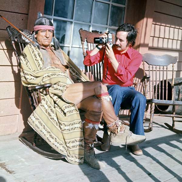 Der kleine Schwarze mit dem roten Hut – Indianer