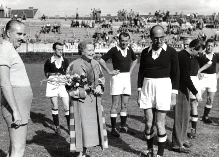 Anstoß mit Grethe Weiser